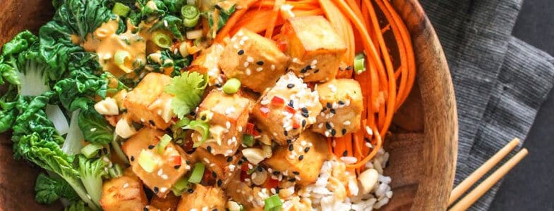 recette vegetariennbe buddha bowl tahi tofu legumes