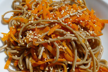recette-vegetarienne-nouilles-soba-carottes