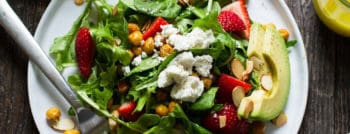 recette-vegetarienne-salade-citronnee-pois-chiches-fraises