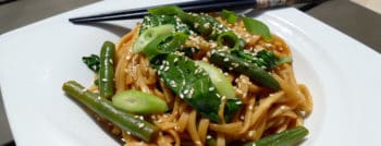 recette-vegetarienne-nouilles-udon-epinards-haricots-verts