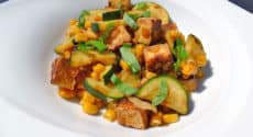 recette-vegetarienne-courgette-mais-tofu-sautes