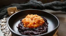 Spaghettis noirs bolognaise