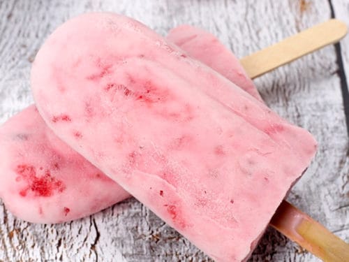 recette-vegetarienne-dessert-glace-fraises-yaourt