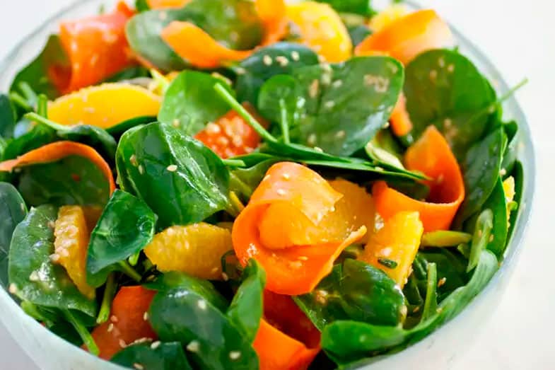 Salade pousses d'épinards, carottes et orange