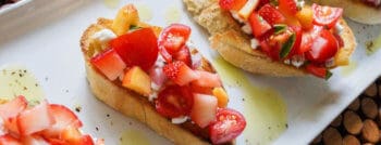 recette-vegetarienne-bruschetta-nectarine-fraises