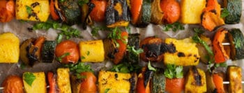 recette-vegetarienne-brochettes-legumes-polenta