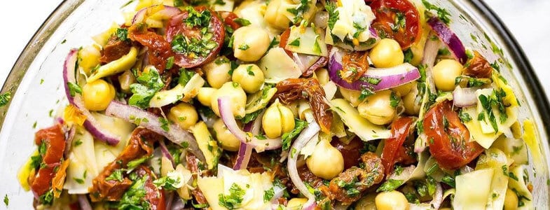 recette-vegetarienne-salade-mediterraneenne-pois-chiches