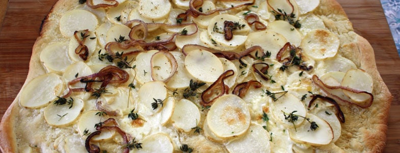recette-vegetarienne-pizza-pommes-terre-thym