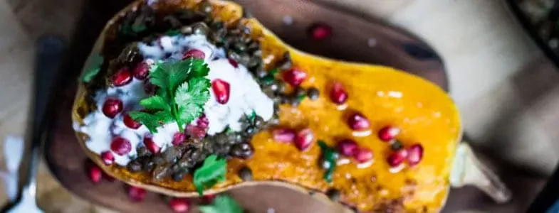 recette-vegetarienne-courge-farcie-lentilles-yaourt-grenade