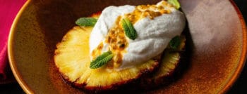recette-vegetarienne-ananas-grille-fruits-passion-mousse-coco