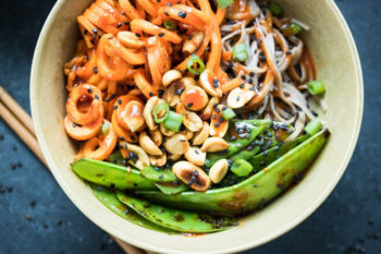 recette-vegetarienne-bowl-soba-patate-douce
