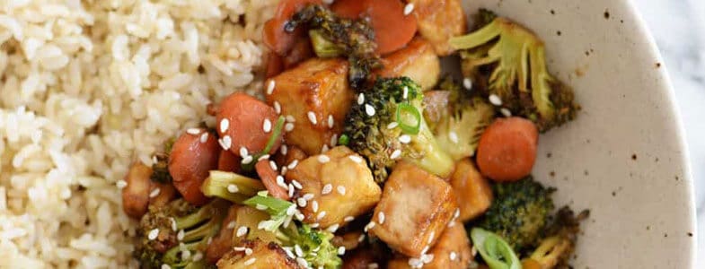 Tofu et légumes sautés, sauce sésame gingembre