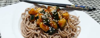 recette-vegetarienne-nouilles-soba-courgettes-kung-pao