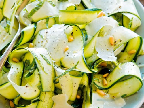 recette-entree-vegetarienne-rubans-courgettes-pignons-pin