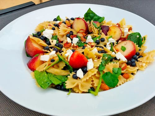 recette-vegetarienne-salade-pates-myrtilles