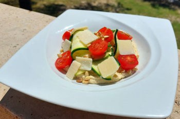 recette-vegetarienne-courgettes-marinees-houmous