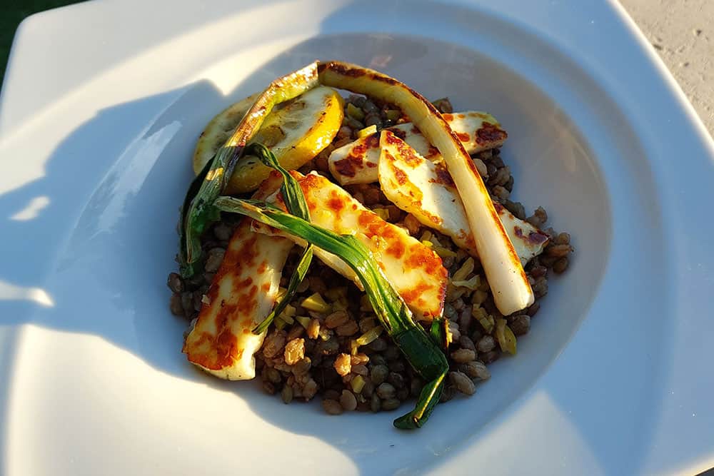 recette-vegetarienne-salade-mediterraneenne-halloumi